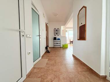 Închiriere - Apartament în Lazur,  Burgas
