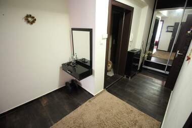 Închiriere - Apartament în Văzrajdane,  Burgas