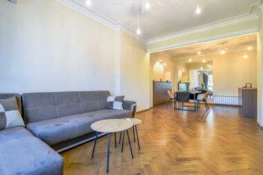 Kira - Apartman olarak Oborishte,  Sofia
