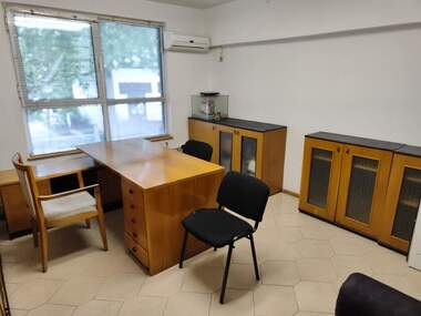 Închiriere - Birou/Magazin/Salon de frumusețe/Cabinet de stomatologie în Center,  Ruse