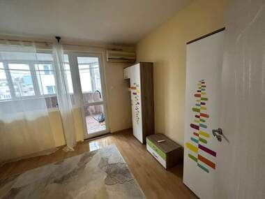 Închiriere - Apartament în Văzrajdane,  Burgas