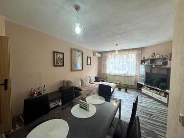 Verkauf - Wohnung in Karnobat,  Burgas
