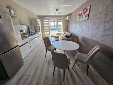 Închiriere - Apartament în Mladejki hălm,  Plovdiv