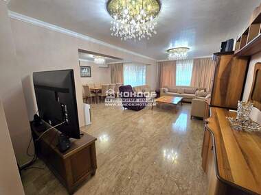 Vânzare - Apartament în Kărșiaka,  Plovdiv