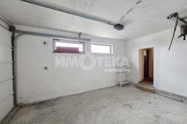 For sale - House in Voluiak,  Sofia