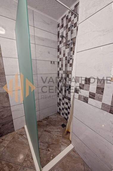 Închiriere - Apartament în Levski,  Varna