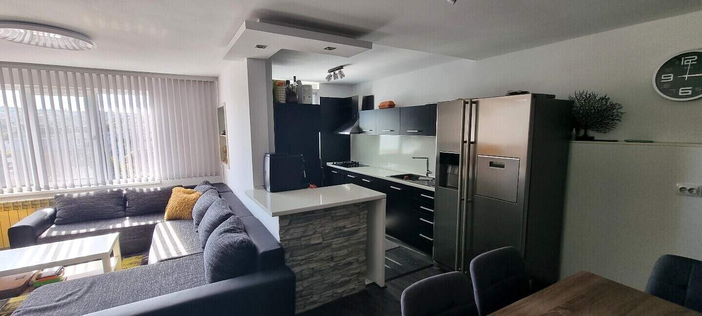 Cu trei camere Apartament în Osvobojdenie, Razgrad – fotografia 2