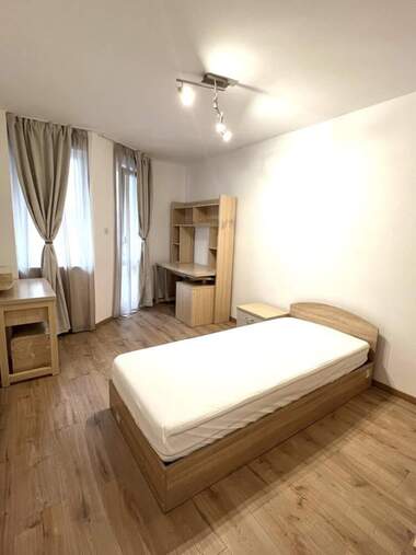Închiriere - Apartament în Văzrajdane,  Burgas