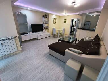 Închiriere - Apartament în Lazur,  Burgas