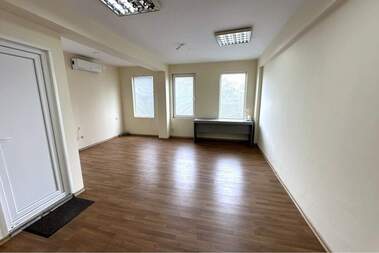 For rent - Office in Targovia na edro,  Ruse