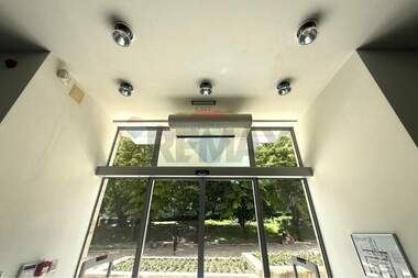 For rent - Store/Beauty saloon/Venue/Dental office in Center,  Shumen