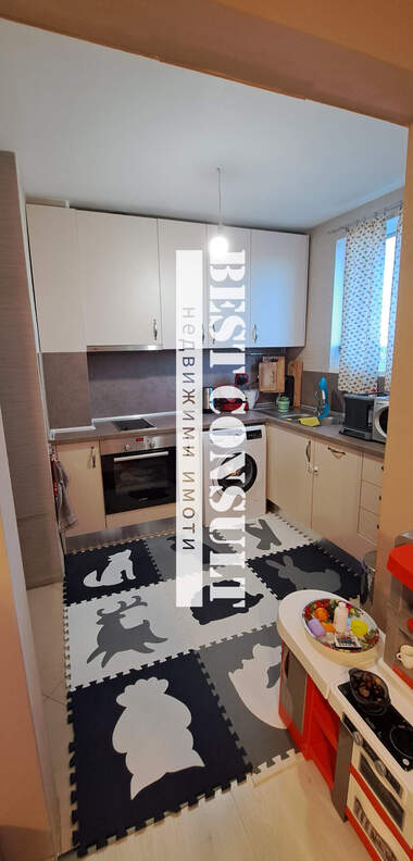 Miete - Wohnung in Alei Wazrajdane,  Ruse