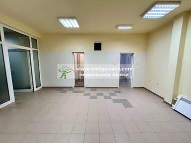 Ενοίκιο - Γραφείο/Κατάστημα/Αποθήκη/Κομμωτήριο σε Дружба 1,  Хасково