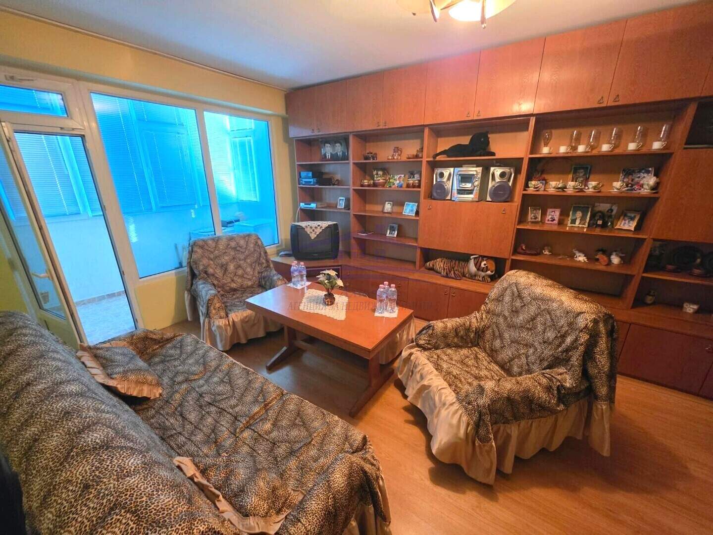 Тристаен Апартамент в Запад-2, Търговище – снимка 2