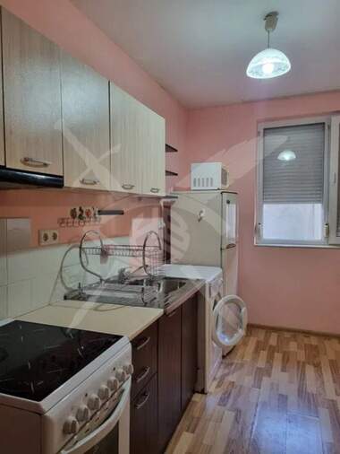 Închiriere - Apartament în Kolhozen pazar,  Varna