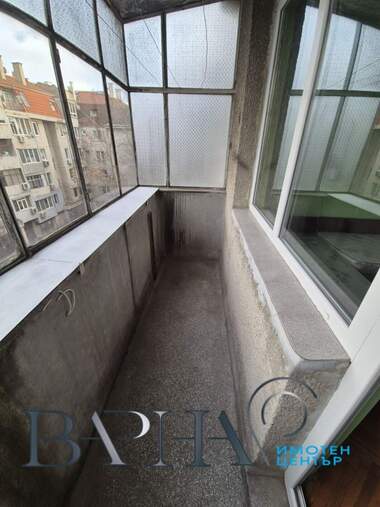 Închiriere - Apartament în Kolhozen pazar,  Varna