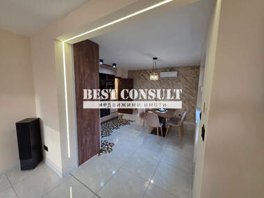 Închiriere - Apartament în Center,  Ruse