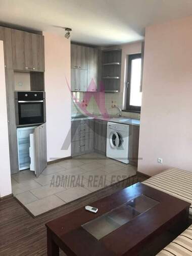 Închiriere - Apartament în Bazar Levski,  Varna