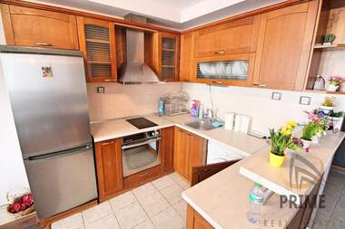 Închiriere - Apartament în Văzrajdane,  Burgas