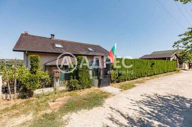For sale - House in Borovec - Iug,  Varna