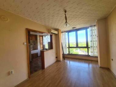 Vânzare - Apartament în Liuben Karavelov,  Haskovo
