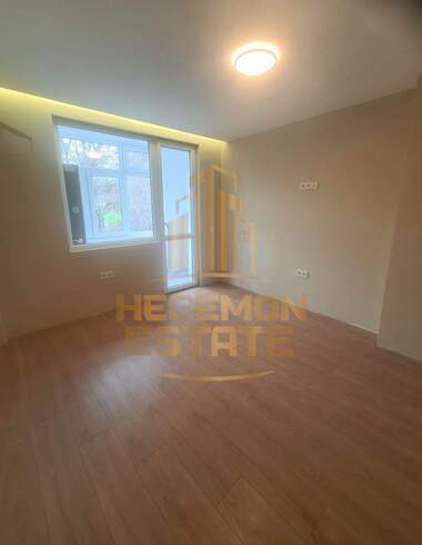 Vânzare - Apartament în Konfuto,  Varna