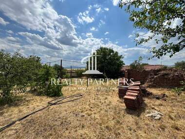 For sale - House in Viskiar,  Pernik