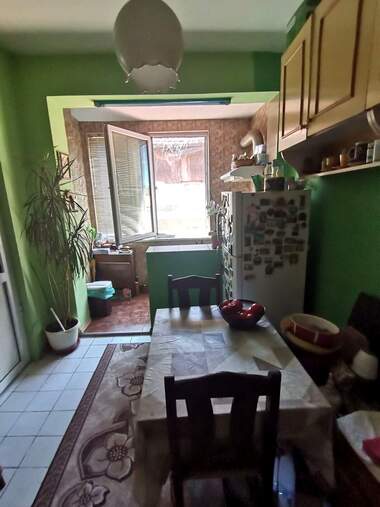 Продажба - Етаж от къща в Република,  Хасково