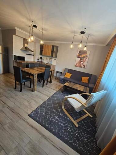 Închiriere - Apartament în Mladejki hălm,  Plovdiv