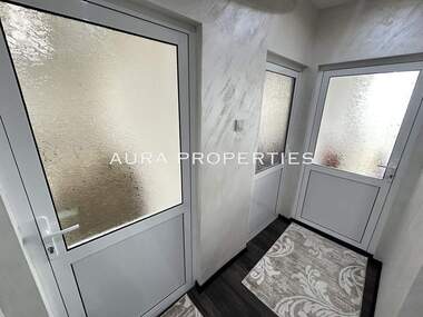 Închiriere - Apartament în Varoș,  Razgrad