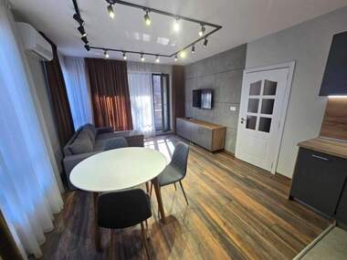 Miete - Wohnung in Mladejki halm,  Plowdiw