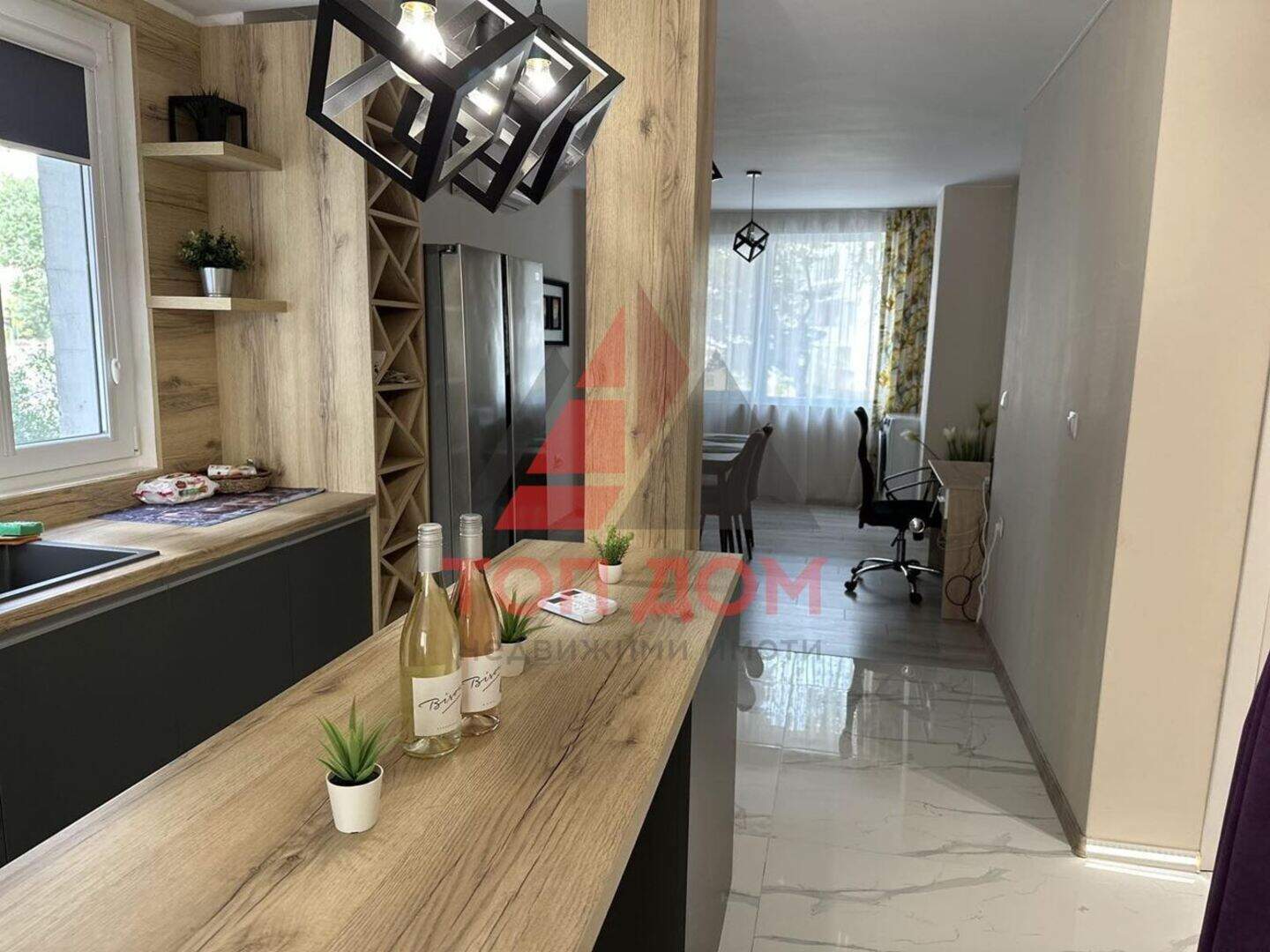 Тристаен Апартамент в Център, Варна – снимка 2