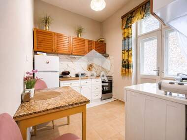 Închiriere - Apartament în Center,  Sofia