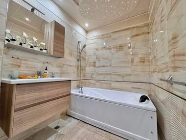 Închiriere - Apartament în Lazur,  Burgas