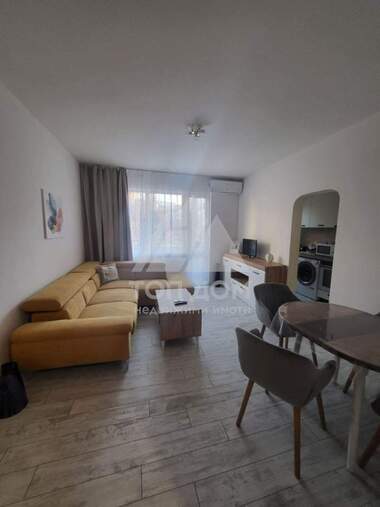 Închiriere - Apartament în Kolhozen pazar,  Varna
