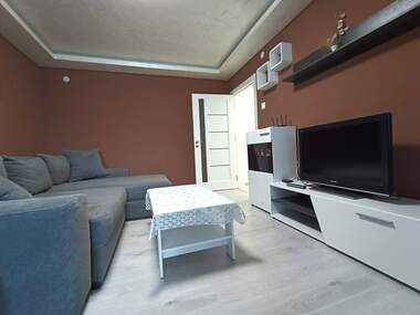 Închiriere - Apartament în Zornița,  Burgas