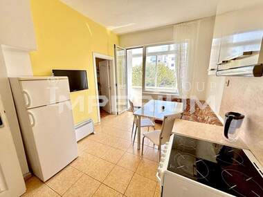 Închiriere - Apartament în Center,  Varna