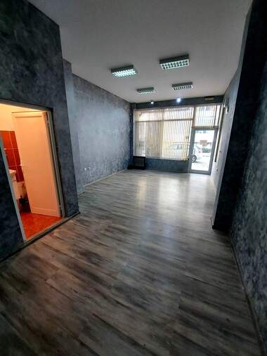 For rent - Office/Store/Beauty saloon in Varosha,  Targovishte