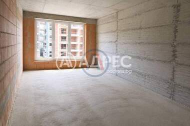 Vânzare - Apartament în Mladost 1,  Varna