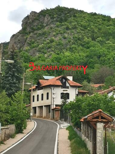 Продажба - Сграда в Трън,  Перник