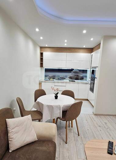 Închiriere - Apartament în Levski,  Varna