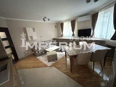 Închiriere - Apartament în Liatno kino Trakia,  Varna