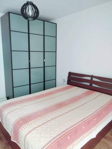 Închiriere - Apartament în Văzrajdane,  Burgas