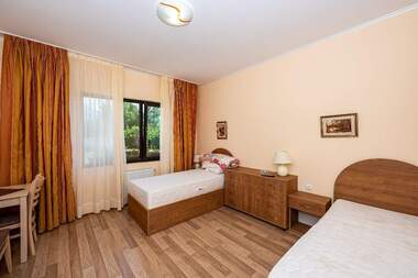 Vânzare - Hotel în Aprilți,  Lovece