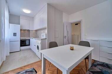 Închiriere - Apartament în Vladislavovo,  Varna